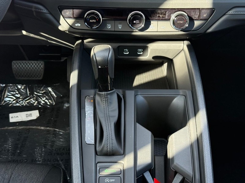 Honda Accord Sedan Vehicle Image 8