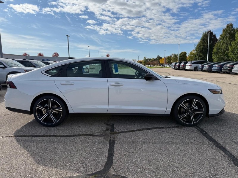 Honda Accord Hybrid Vehicle Image 2