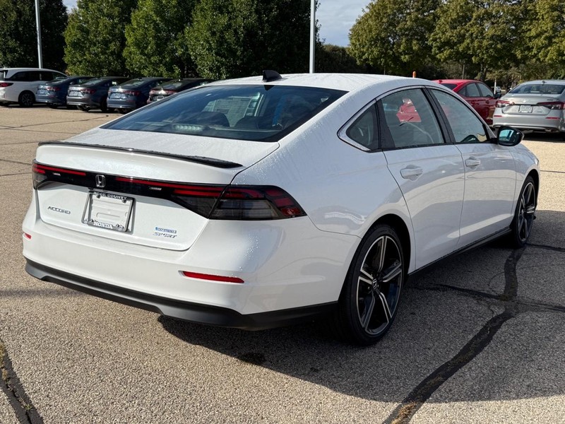 Honda Accord Hybrid Vehicle Image 3