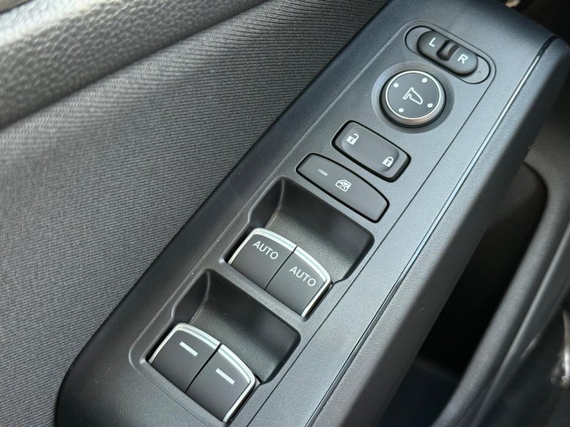 Honda Civic Sedan Vehicle Image 14