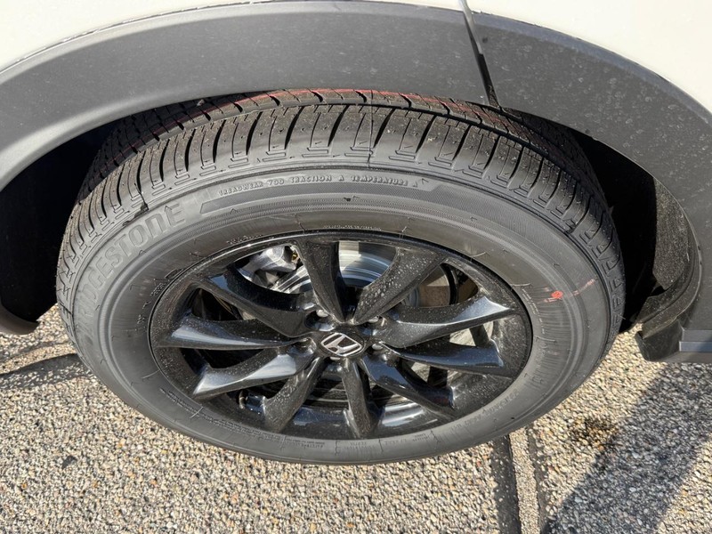 Honda CR-V Hybrid Vehicle Image 4