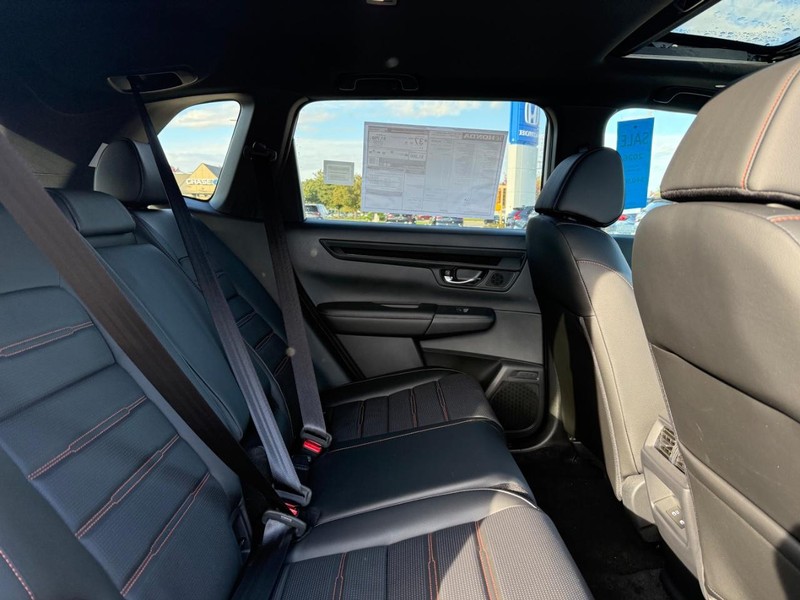 Honda CR-V Hybrid Vehicle Image 5