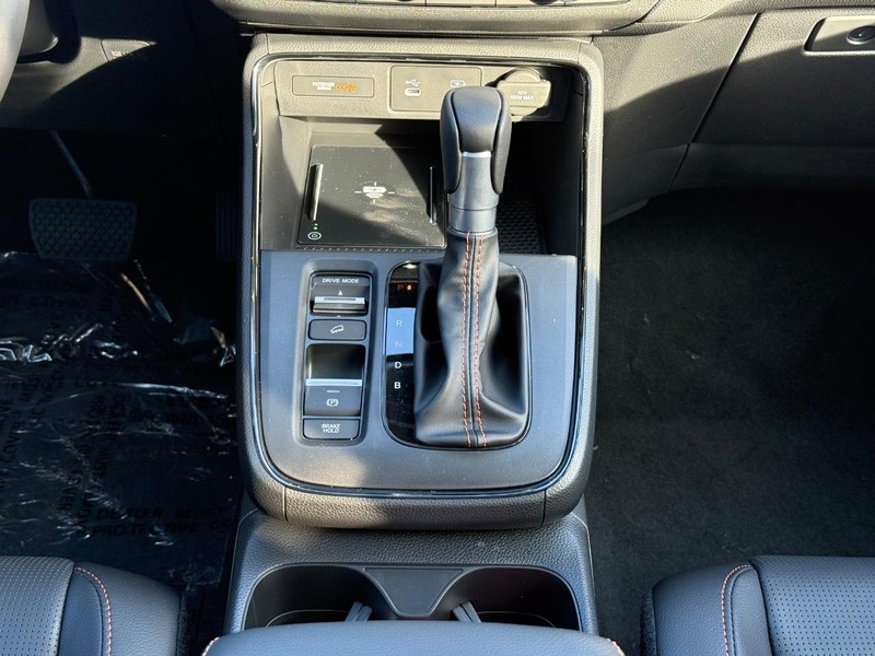 Honda CR-V Hybrid Vehicle Image 8