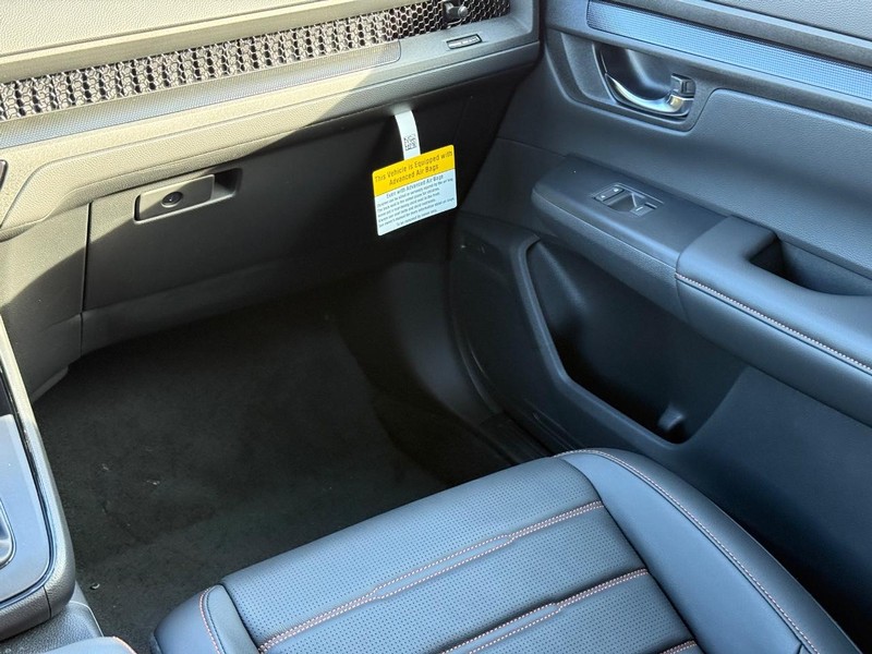 Honda CR-V Hybrid Vehicle Image 10