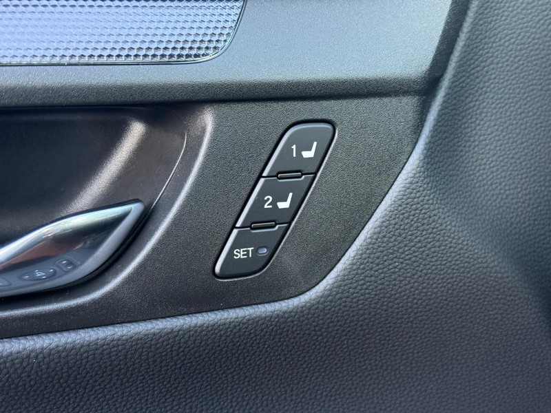 Honda CR-V Hybrid Vehicle Image 11