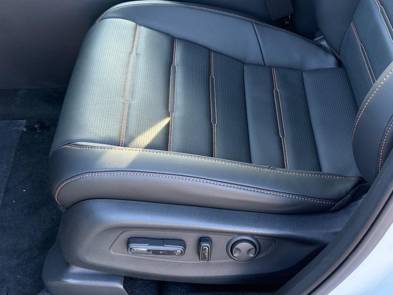 Honda CR-V Hybrid Vehicle Image 17