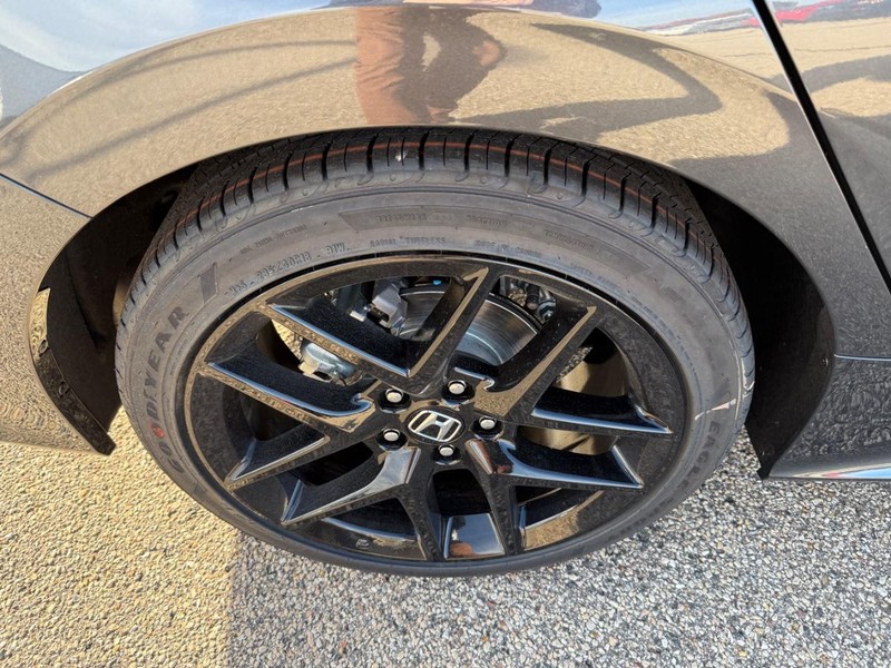 Honda Civic Sedan Vehicle Image 4