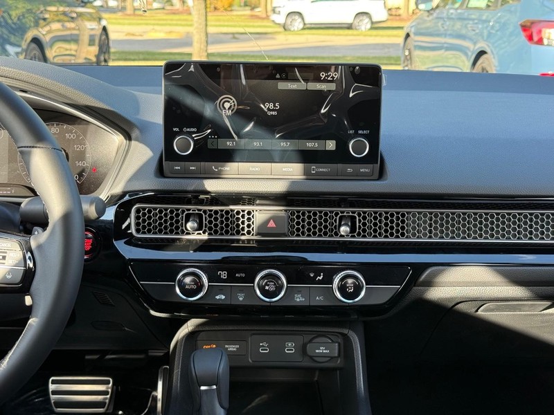 Honda Civic Sedan Vehicle Image 7