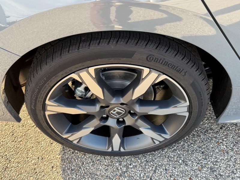 Honda Civic Sedan Hybrid Vehicle Image 4