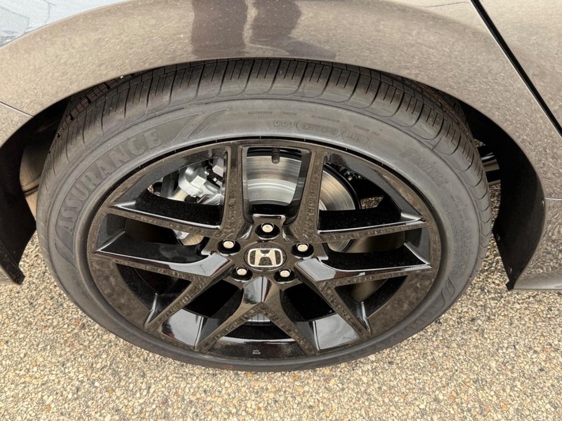 Honda Civic Sedan Hybrid Vehicle Image 4