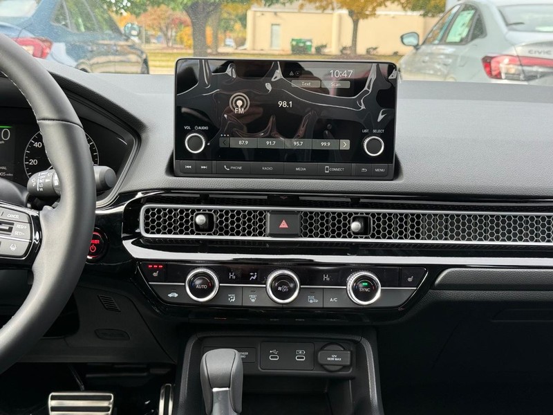 Honda Civic Sedan Hybrid Vehicle Image 7