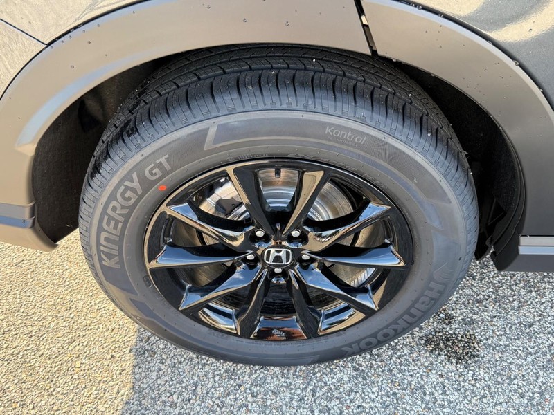 Honda CR-V Hybrid Vehicle Image 4