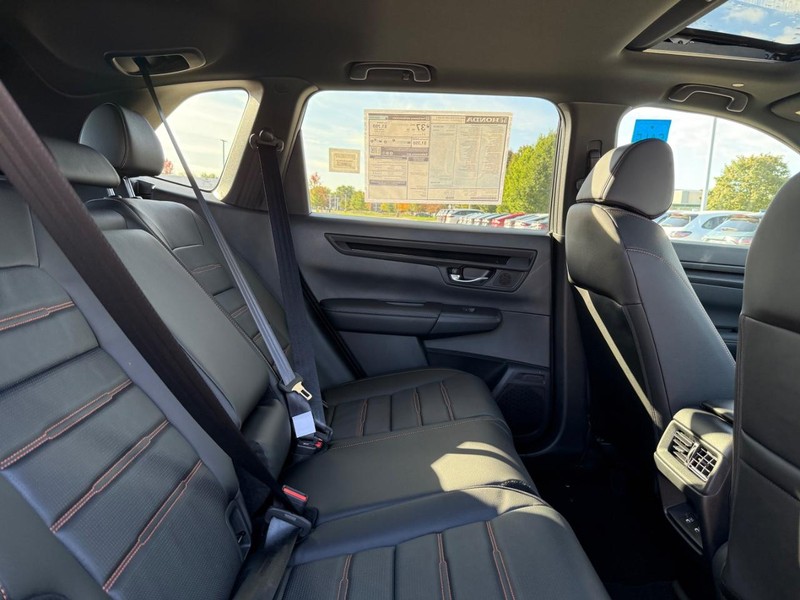 Honda CR-V Hybrid Vehicle Image 5