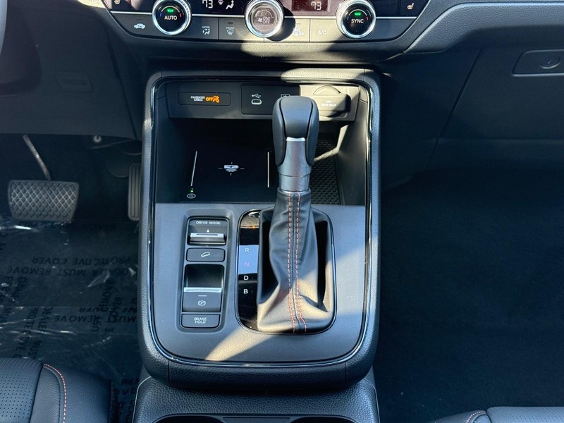 Honda CR-V Hybrid Vehicle Image 8