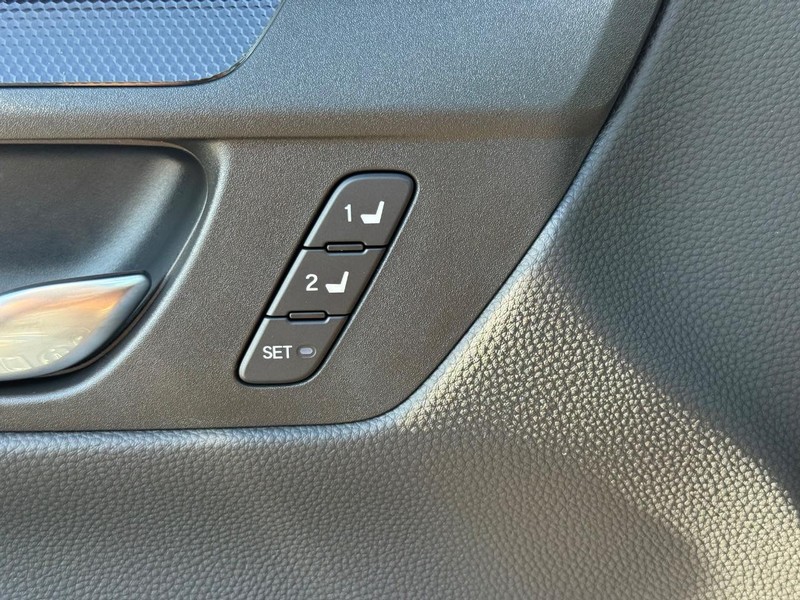 Honda CR-V Hybrid Vehicle Image 11