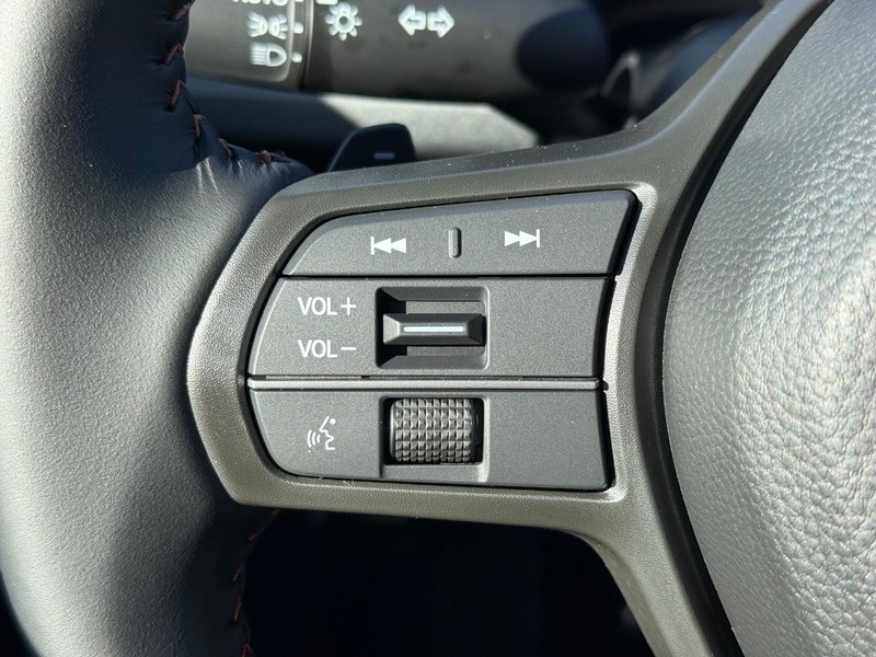 Honda CR-V Hybrid Vehicle Image 12