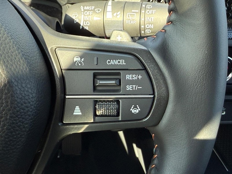 Honda CR-V Hybrid Vehicle Image 13