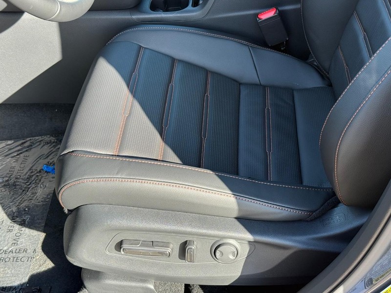 Honda CR-V Hybrid Vehicle Image 17