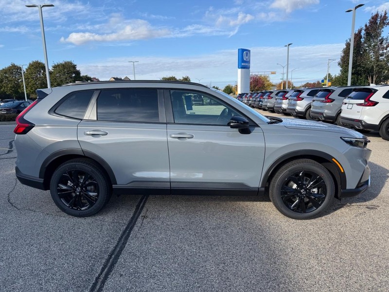 Honda CR-V Hybrid Vehicle Image 2