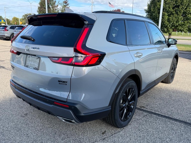 Honda CR-V Hybrid Vehicle Image 3