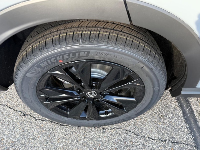 Honda CR-V Hybrid Vehicle Image 4