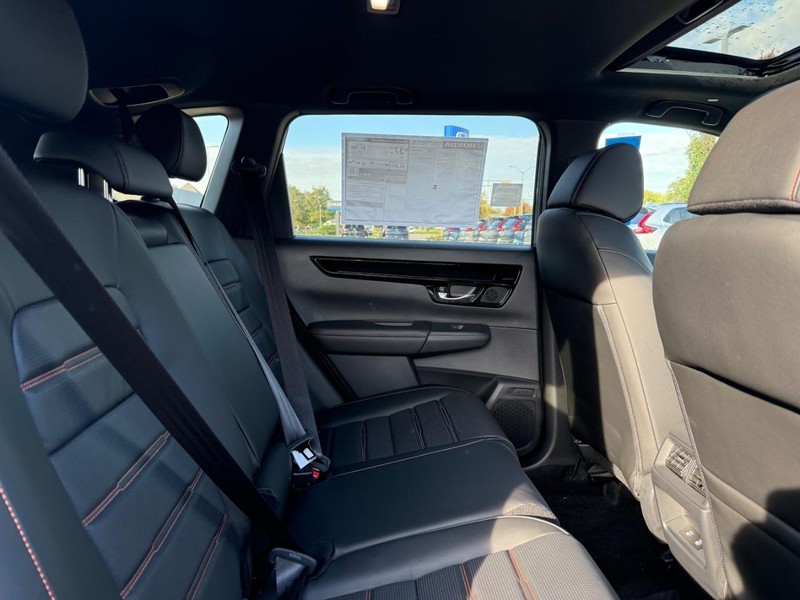 Honda CR-V Hybrid Vehicle Image 5