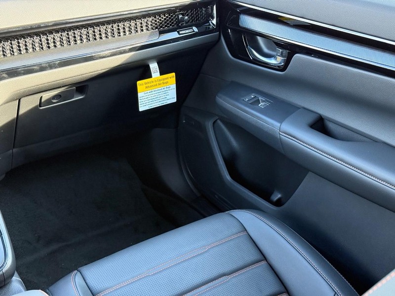 Honda CR-V Hybrid Vehicle Image 10