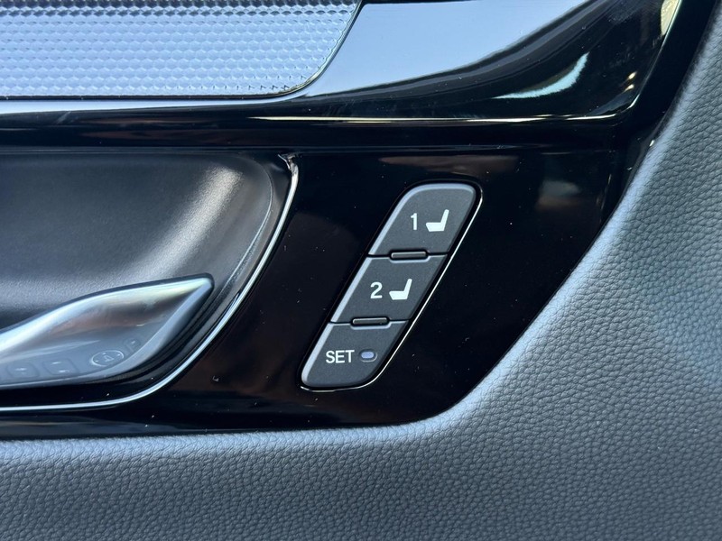 Honda CR-V Hybrid Vehicle Image 11