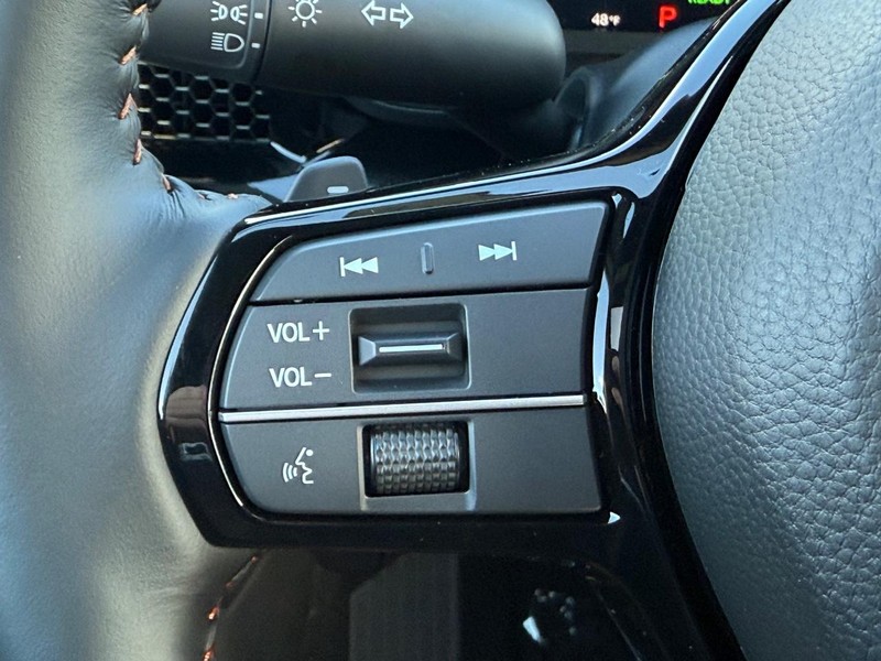 Honda CR-V Hybrid Vehicle Image 12