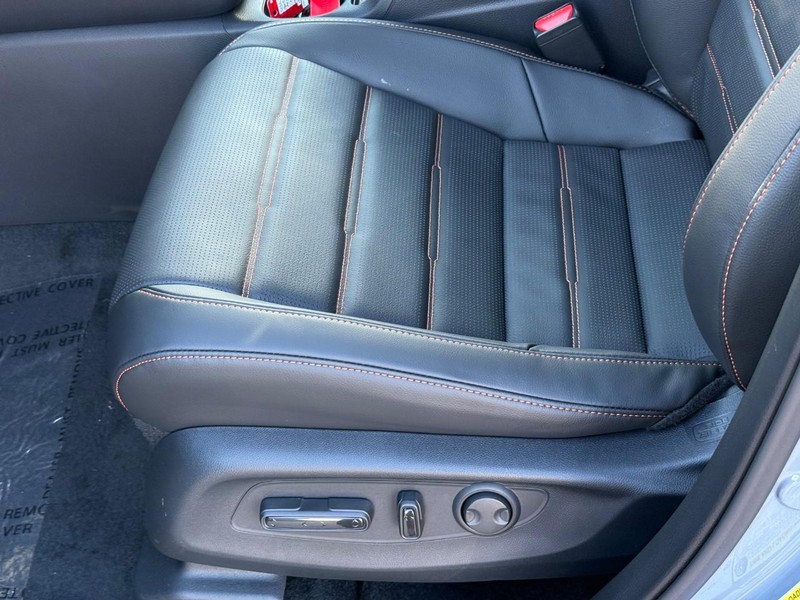 Honda CR-V Hybrid Vehicle Image 17