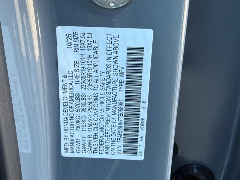 Honda CR-V Hybrid Vehicle Image 18