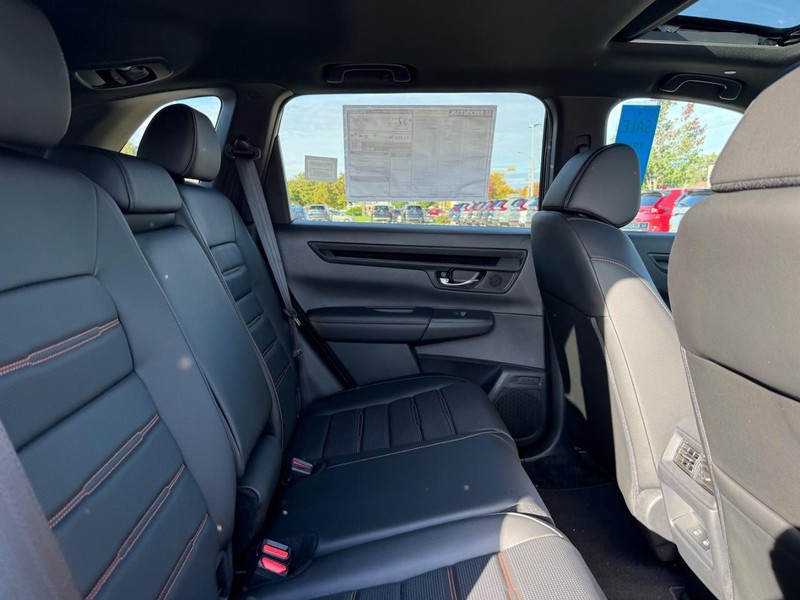 Honda CR-V Hybrid Vehicle Image 5