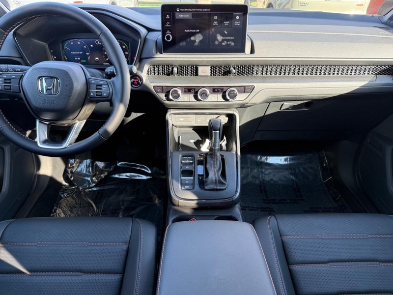 Honda CR-V Hybrid Vehicle Image 6