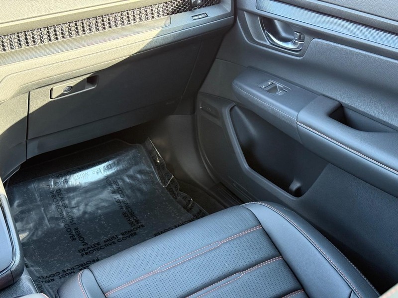 Honda CR-V Hybrid Vehicle Image 10