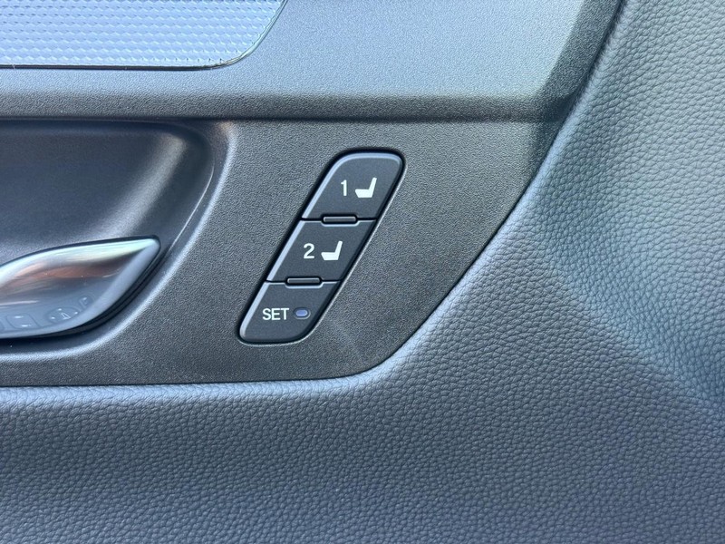 Honda CR-V Hybrid Vehicle Image 11