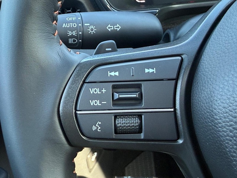 Honda CR-V Hybrid Vehicle Image 12