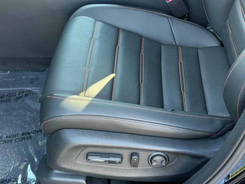 Honda CR-V Hybrid Vehicle Image 17