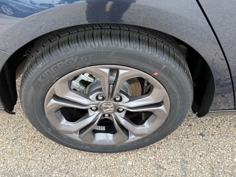 Honda Accord Hybrid Vehicle Image 4