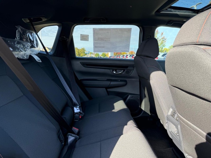 Honda CR-V Hybrid Vehicle Image 5