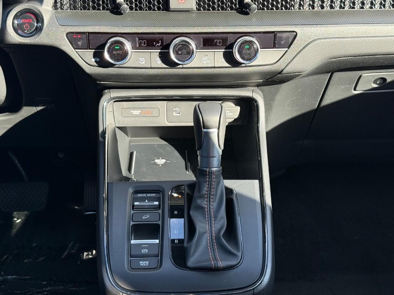 Honda CR-V Hybrid Vehicle Image 8