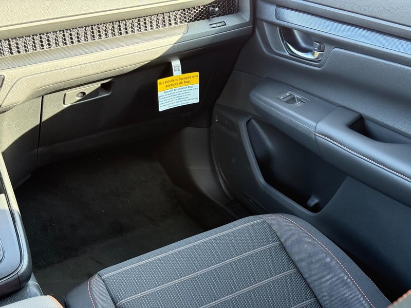 Honda CR-V Hybrid Vehicle Image 10