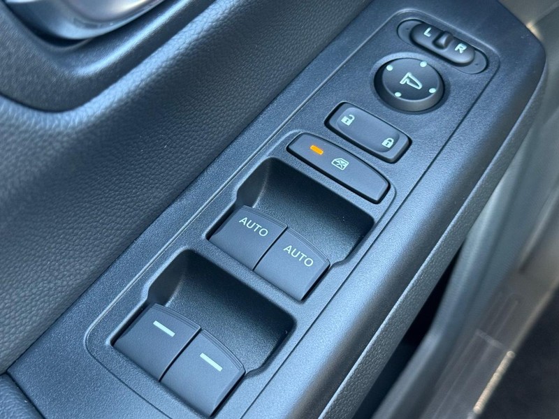 Honda CR-V Hybrid Vehicle Image 15