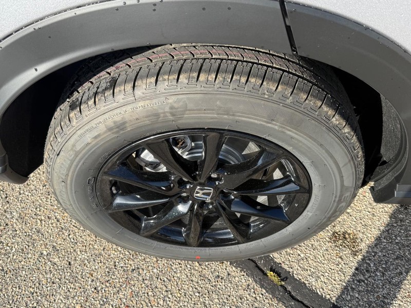 Honda CR-V Hybrid Vehicle Image 4