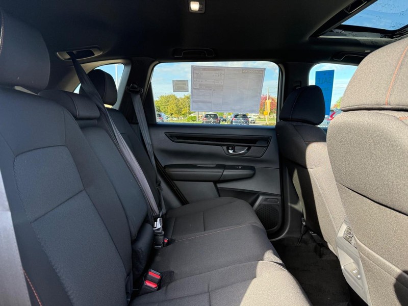 Honda CR-V Hybrid Vehicle Image 5