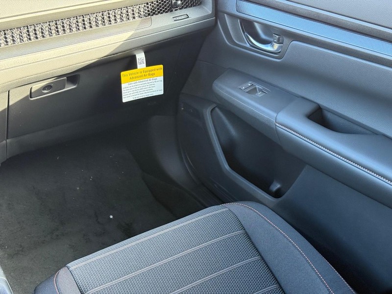 Honda CR-V Hybrid Vehicle Image 10