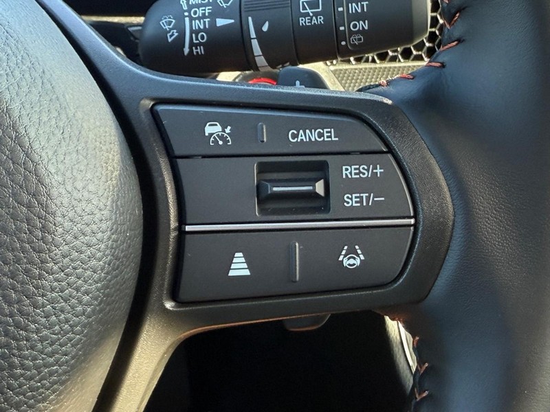 Honda CR-V Hybrid Vehicle Image 12