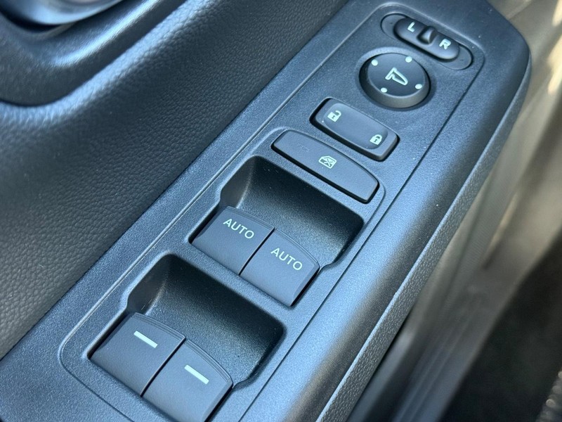 Honda CR-V Hybrid Vehicle Image 15