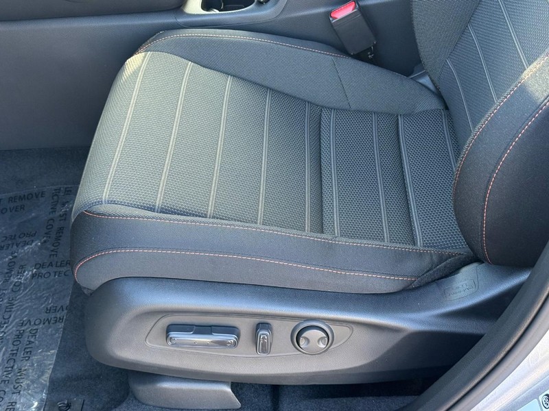 Honda CR-V Hybrid Vehicle Image 16