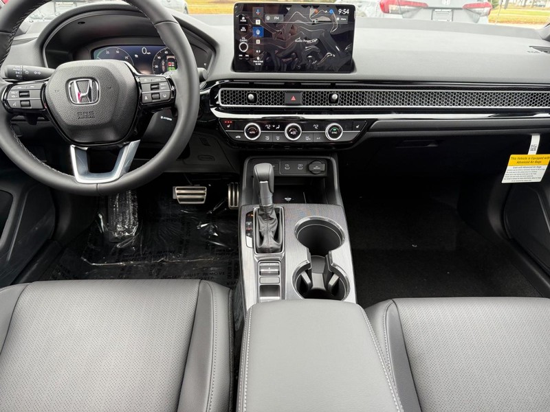 Honda Civic Hatchback Hybrid Vehicle Image 6