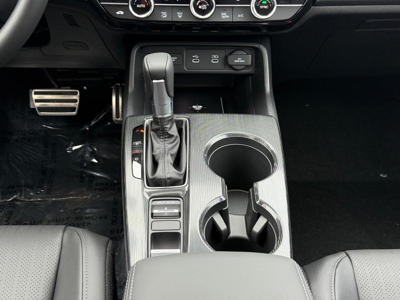 Honda Civic Hatchback Hybrid Vehicle Image 8